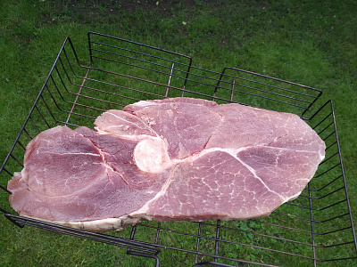 Превью Стейк из окорока кабана на кости